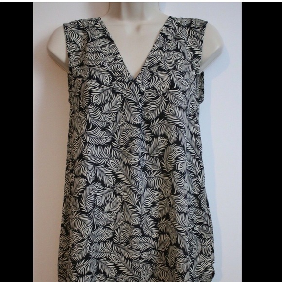 H&M Tops - 💓 H&M Women Black White polyester sleeveless top